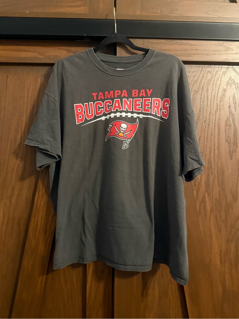 Tampa Bay Buccaneers Men's Black T-Shirt Sz 2XL EUC